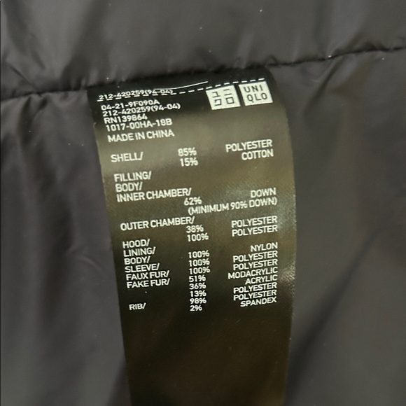 Uniqlo Navy Long Puffer Coat with Plush Detachable Hood - Picture 8 of 12